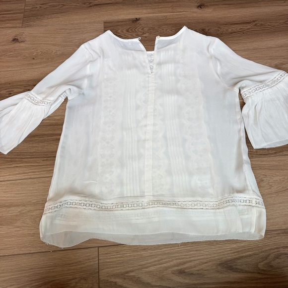 Medium Dainty Lacy Sheer Loft top White - Picture 5 of 5